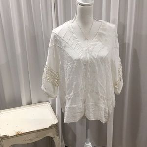 NWT. Beautiful blouse